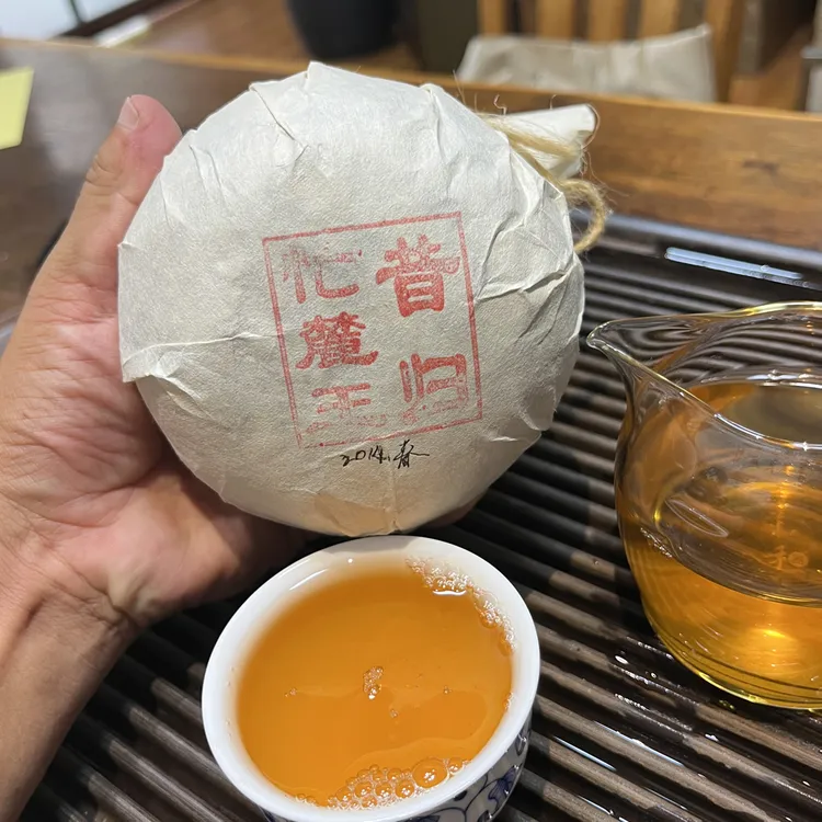 昔归团茶-2014年忙麓山春茶古树手工捏制，云南干仓，团茶拆分罐装