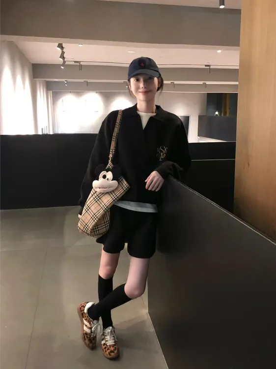 2025秋季新款假两件polo衫V领刺绣卫衣女款翻领长袖上衣百搭半裙