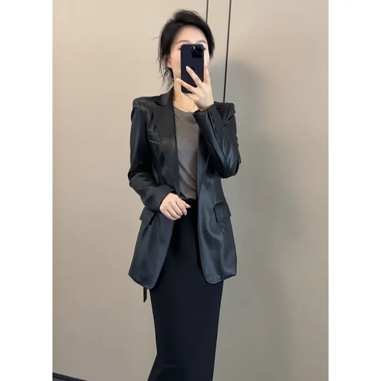 美拉德高级感名媛风洋气纯色外套春季网红爆款时尚气质皮衣西服女