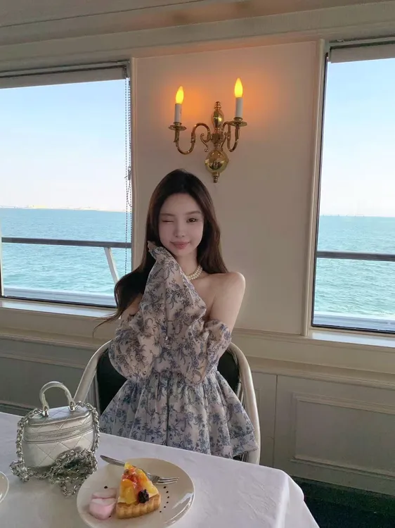 【清甜无害】仙女气质泡泡袖方领轻奢小众蓬蓬印花上衣显瘦短裤套装