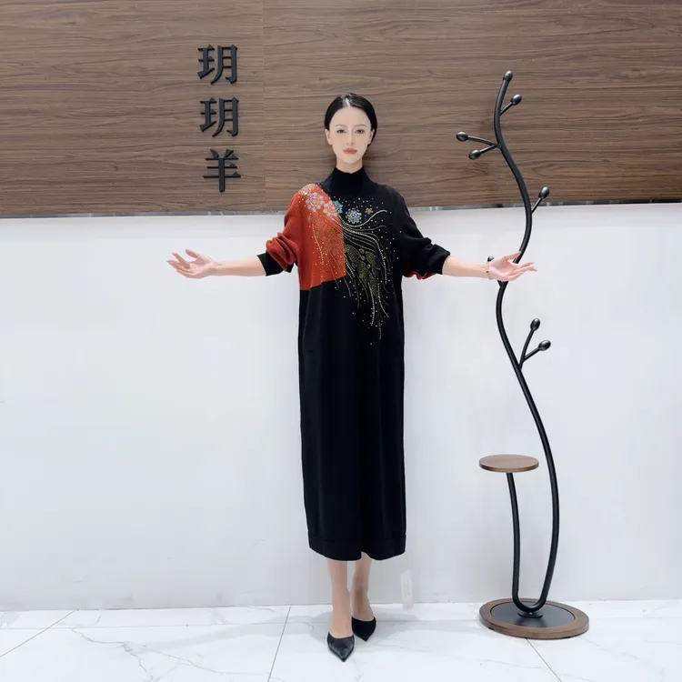 A303黑橘色设计款气质秋冬轻奢针织连衣裙时尚复古