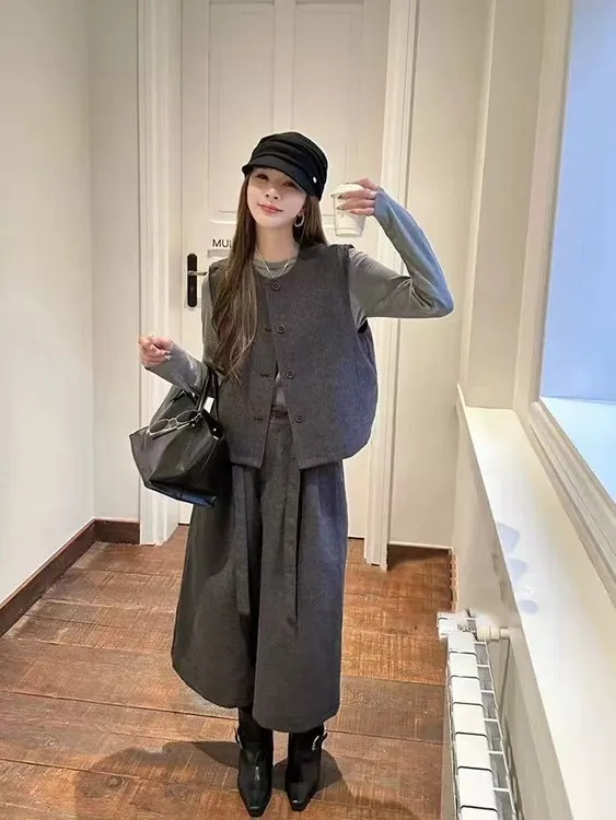 M168836-圆领单排扣无袖马甲长袖打底衫阔腿裤套装2025新款三件套