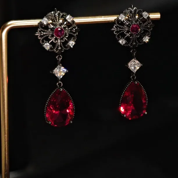 铜合金耳饰 A452 几何水滴镂空花朵耳环女时尚气质高级感百搭耳饰