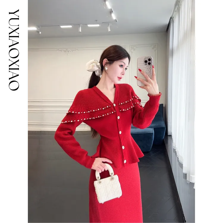 余潇潇【鸿运当头】绵羊毛混纺V领披肩荷叶边毛衣&鱼尾长半裙