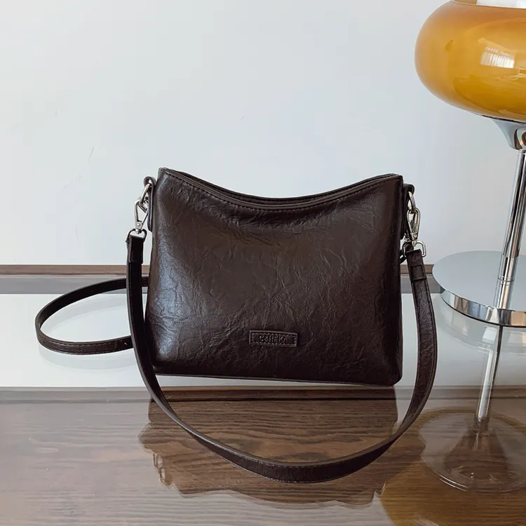 超火流行爆款包包女2025春夏新款腋下包上班通勤小众单肩斜挎包