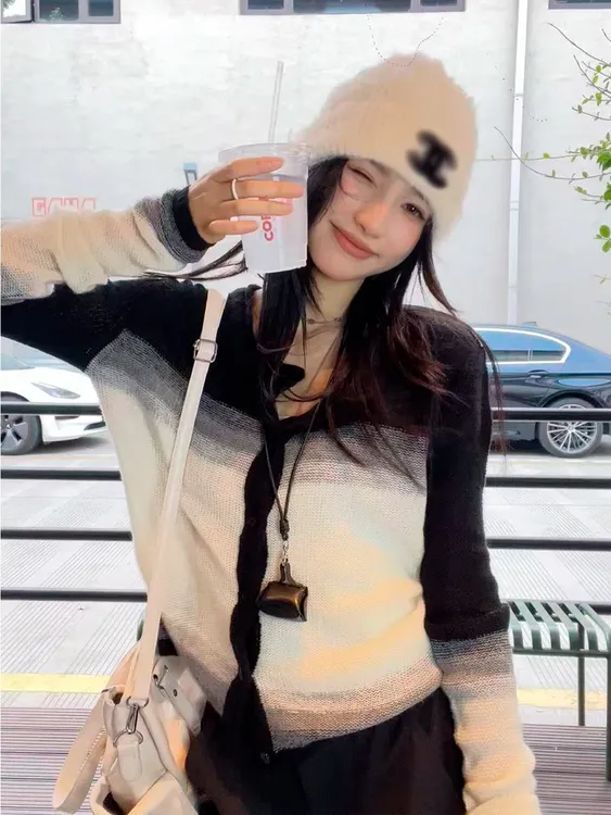 韩版文艺减龄温柔穿搭上衣街头风复古渐变针织衫秋冬新款开衫女装