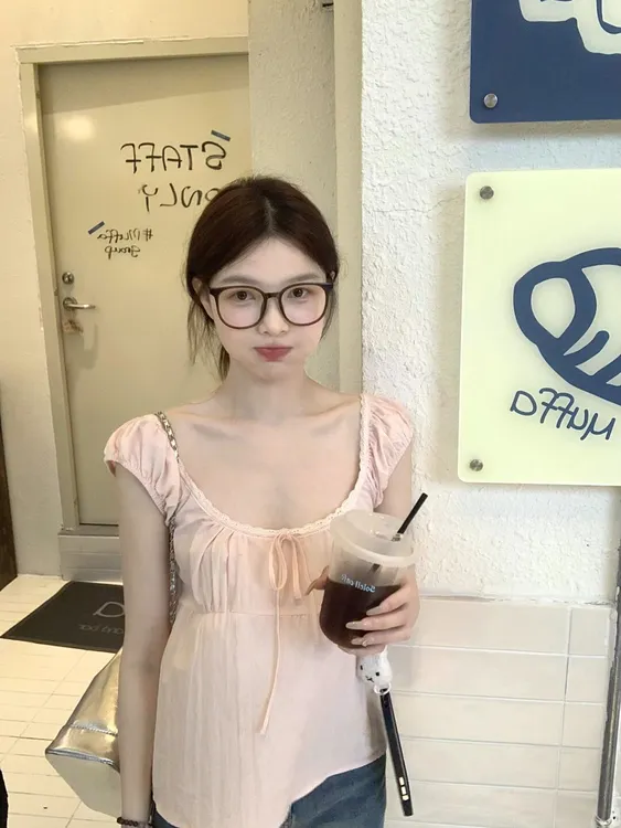 时尚洋气休闲服装U领气质简约上衣百搭修身显瘦牛仔裤时尚套装女