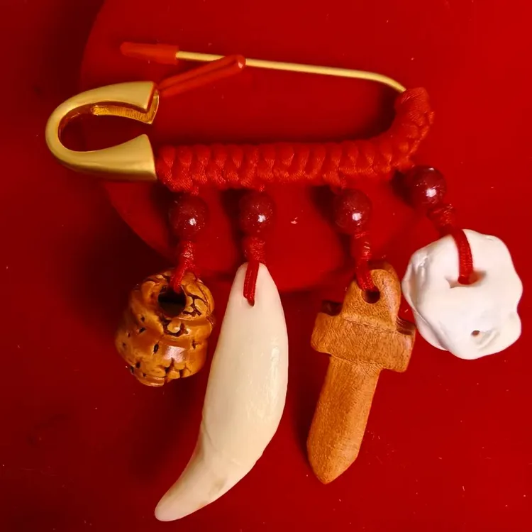 【胸针4件套】黑狗牙婴幼儿孕妇老人宝宝儿童挂件创意饰品