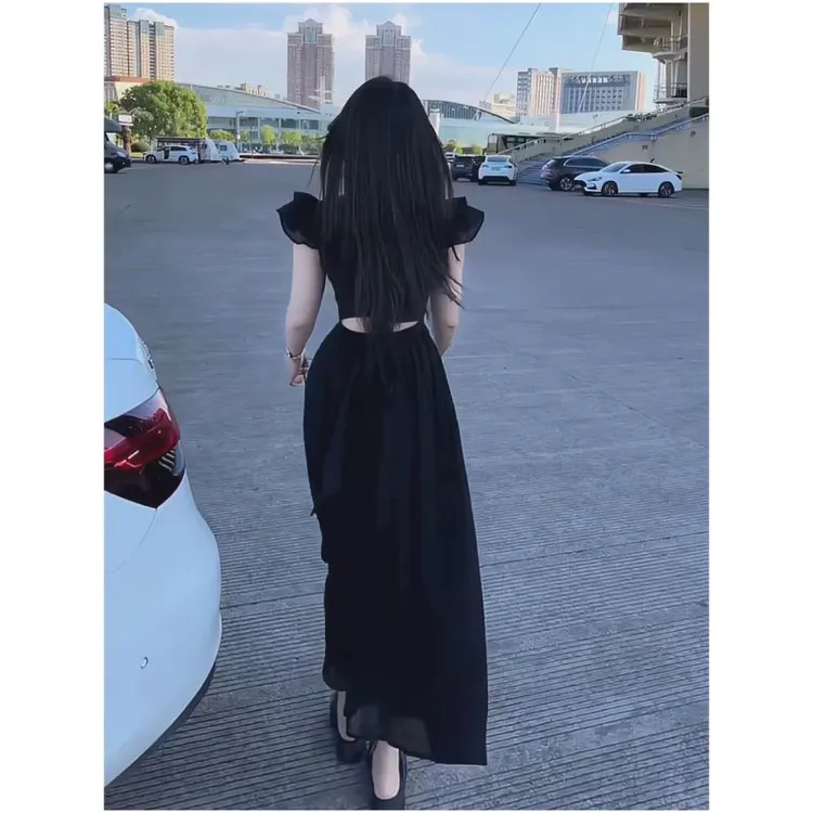设计感露背收腰显瘦连衣裙女2025夏季新款法式气质黑色飞飞袖裙子