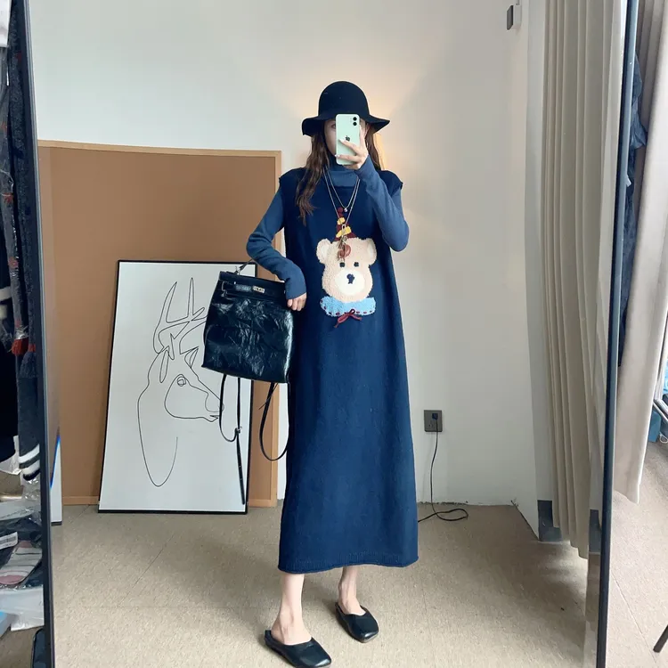 孕妇装秋装2025新款刺绣卡通毛衣打底衫针织背心连衣裙两件套秋冬