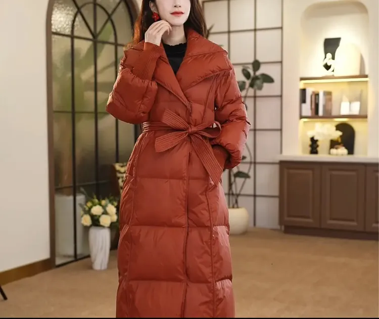 【释上】KL2433红冬季女士长款时尚过膝翻领百搭保暖收腰休闲羽绒服
