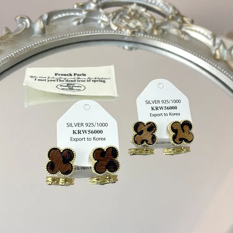 合金耳饰 豹纹四叶草小花耳钉女ins玳瑁色小巧通勤耳环高级感耳饰