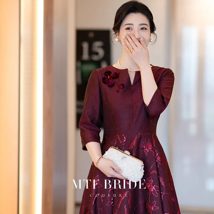 满庭芳华妈妈婚宴礼服酒红提花长款中袖收腰喜婆婆高贵婚礼连衣裙