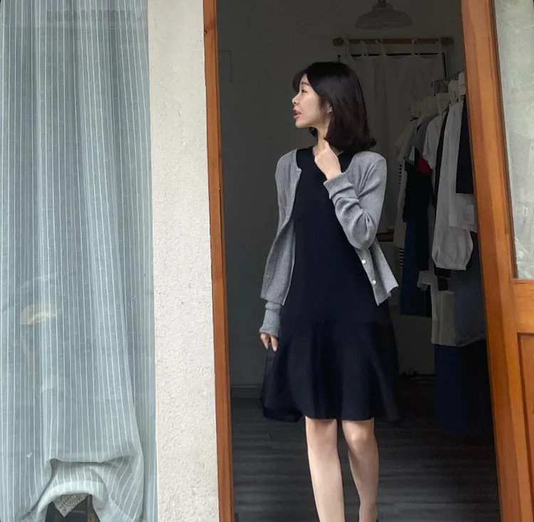 2025早春新款一整套穿搭高级感小香风灰色针织开衫百搭吊带连衣裙