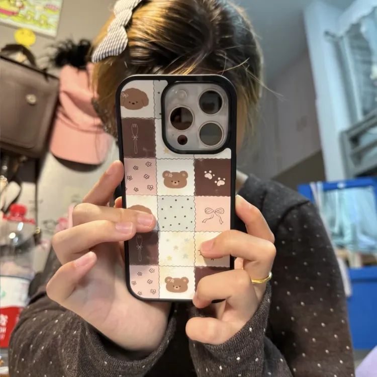 玻璃小熊格子插画适用苹果16pro手机壳iPhone15promax防摔14/13女