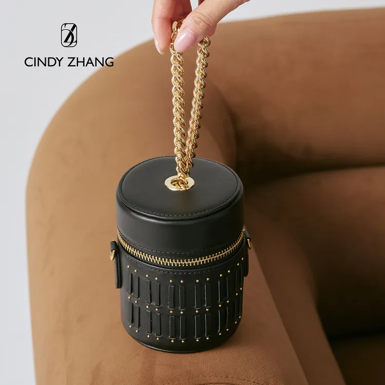 英国设计师品牌CINDY ZHANG 经典百搭黑色编织迷你水桶包铆钉包