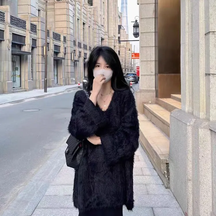 水貂绒白色长款V领针织毛衣裙女秋冬内搭打底