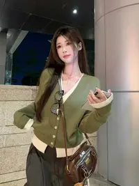 优雅绿色假两件V领针织开衫上衣女2025秋季新款大码胖mm时尚百搭