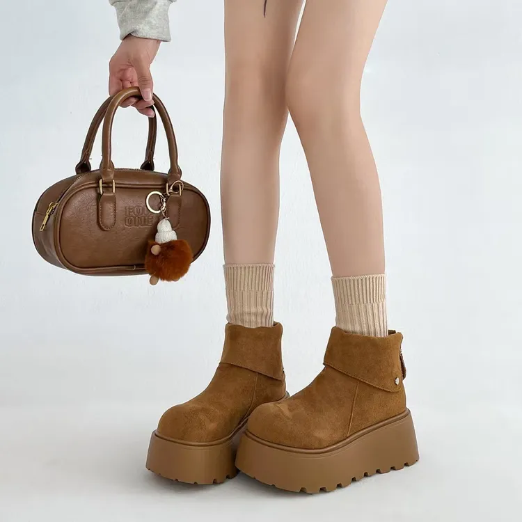 秋冬新款圆头马丁靴冬季短筒时尚雪地靴靴子时尚保暖防滑休闲百搭