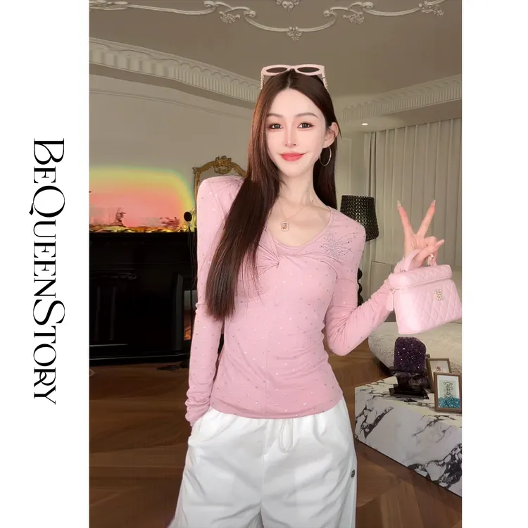 余潇潇【微甜斯嘉丽】微弹不易变形自带烫银图案装饰扭结针织上衣