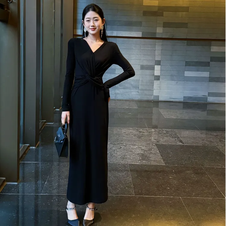 秋季法式性感V领连衣裙小众设计师款扭结御姐通勤气质包臀裙打底