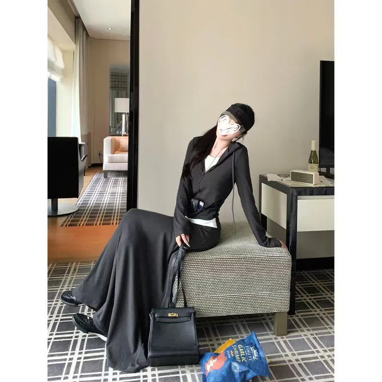 城市假日 秋季小众复古休闲风连帽拉链外套~半身长裙H337