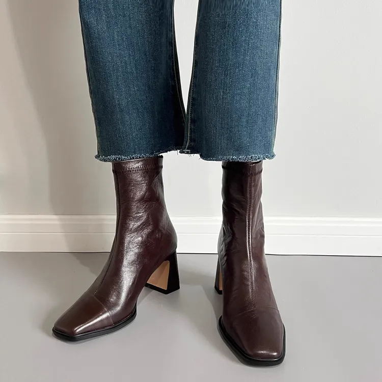 现货时装短靴女2024秋冬新款女靴韩版方头中跟短靴小码3233