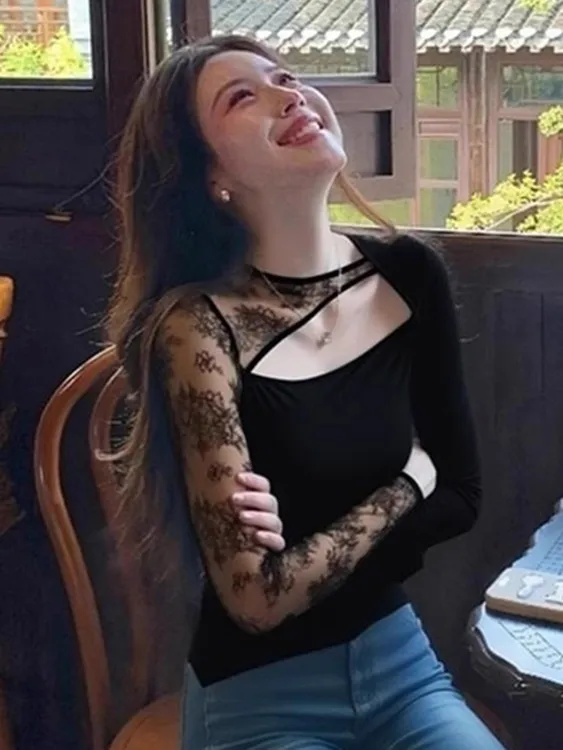 法式设计感镂空蕾丝拼接打底衫女内搭甜辣妹黑色显瘦长袖上衣秋冬