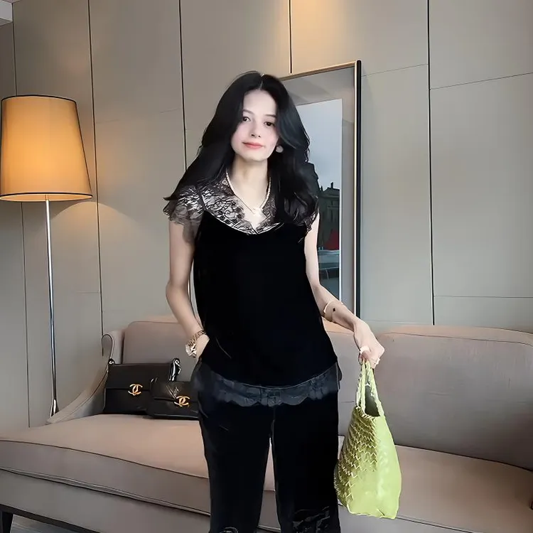 2025清凉一夏蕾丝拼接丝绒V领无袖上衣女镂空洋气百搭黑色显瘦款