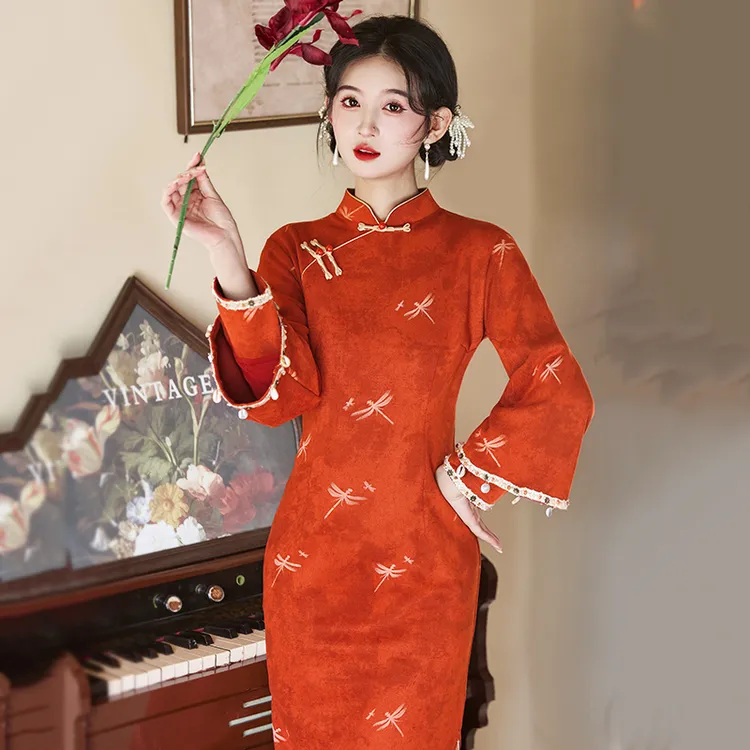 红色新中式改良麂皮绒旗袍2025秋季新款少女高级感年轻款气质日常