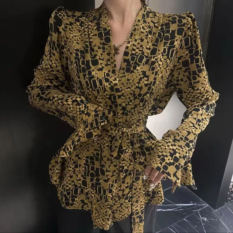 2025印花网红V领不褪色法式女式早秋豹纹衬衫长袖修身气质外套女