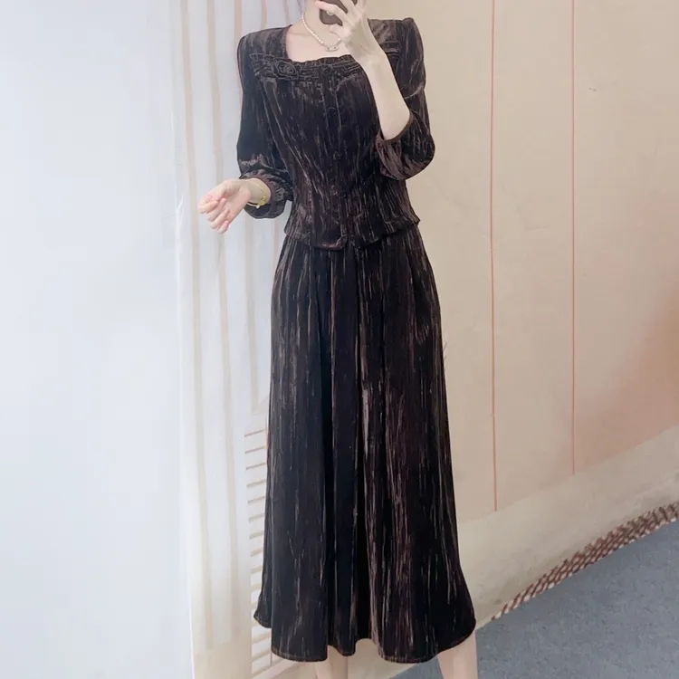 626新款时尚气质方领丝绒上衣+半身裙两件套裙1626/GP