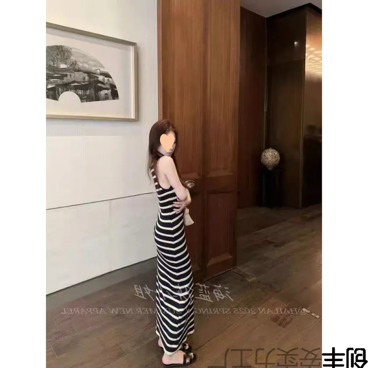 韩版百搭条纹针织连衣裙新款夏季修身度假风包臀显瘦遮胯吊带长裙