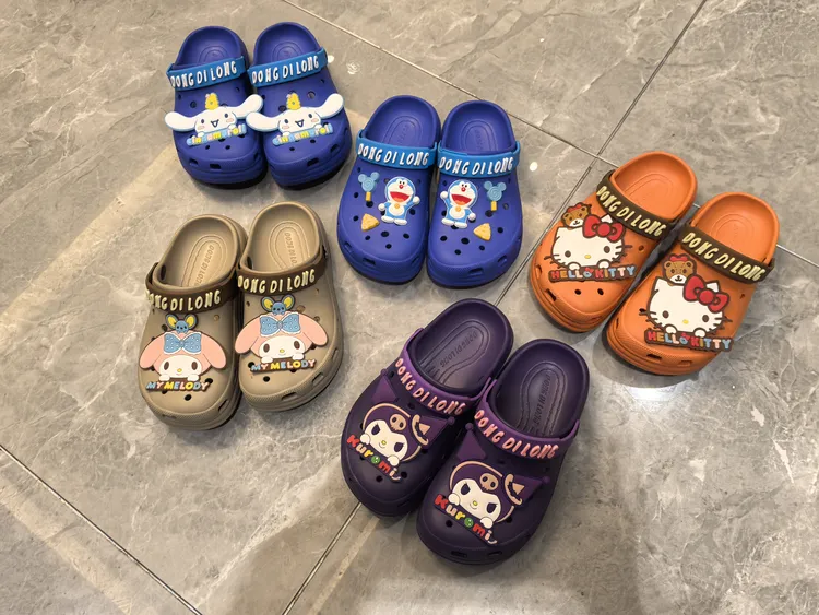 卡通头像洞洞鞋防滑包头网红居家学生外穿凉鞋