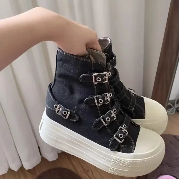 [曼曼]七公分复古黑白配色内增高厚底高帮休闲板鞋