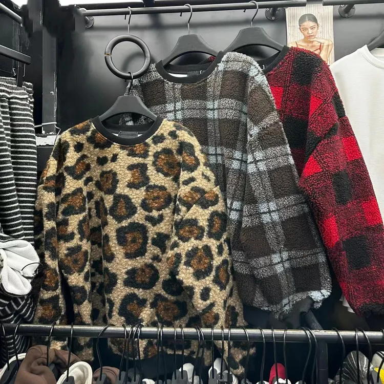 吴大大-加绒加厚宽松圆领长袖女士卫衣秋冬慵懒风百搭