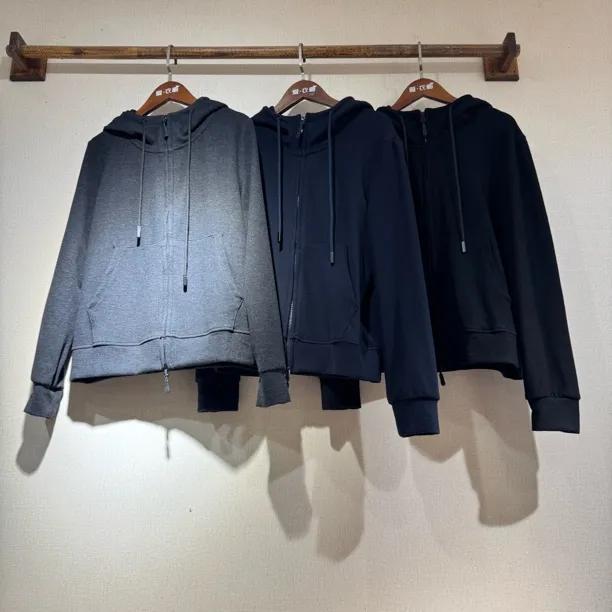 【爱衣橱女装】慵懒风连帽卫衣外套秋冬通勤时尚女士短款开衫