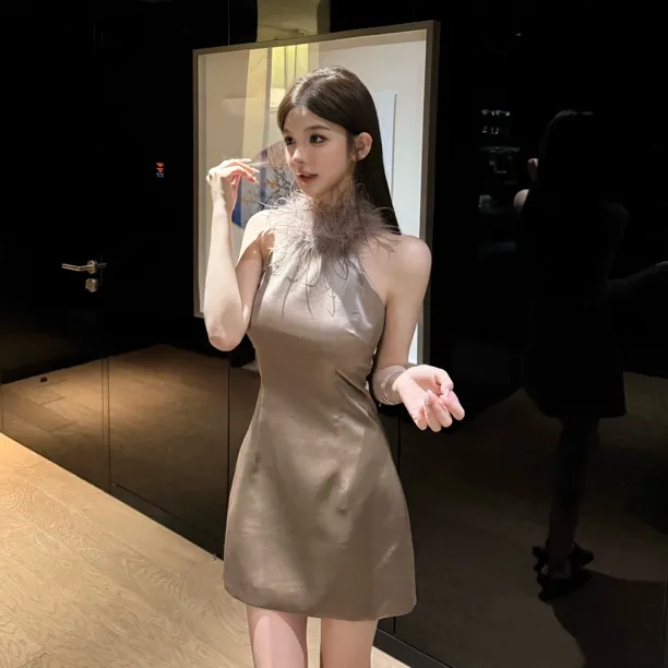 FAY【羽梦迷情】挂脖名媛风无袖毛毛露背显瘦连衣裙