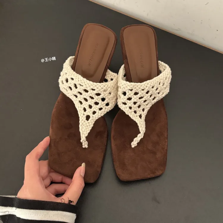 法式复古度假风粗跟编织夹趾女凉鞋2025夏季新品小众设计时尚单品