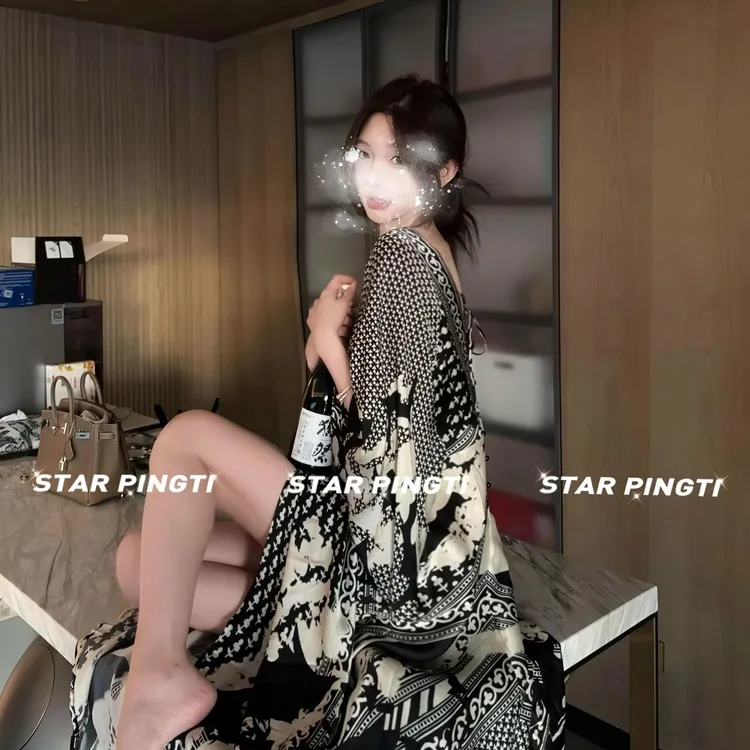 漂亮气质名媛连衣裙女高级印花v领大摆裙收腰显瘦秋季连衣裙长裙