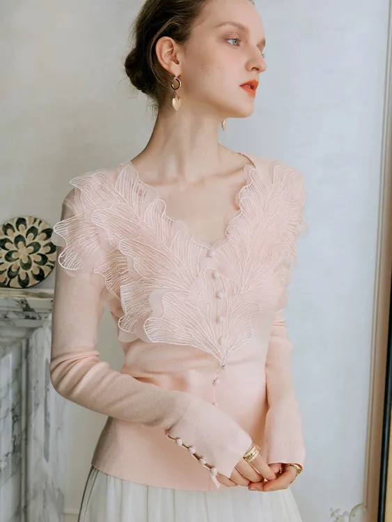 35266法式气质蕾丝V领女秋冬季内搭打底小香风显瘦绝美上衣