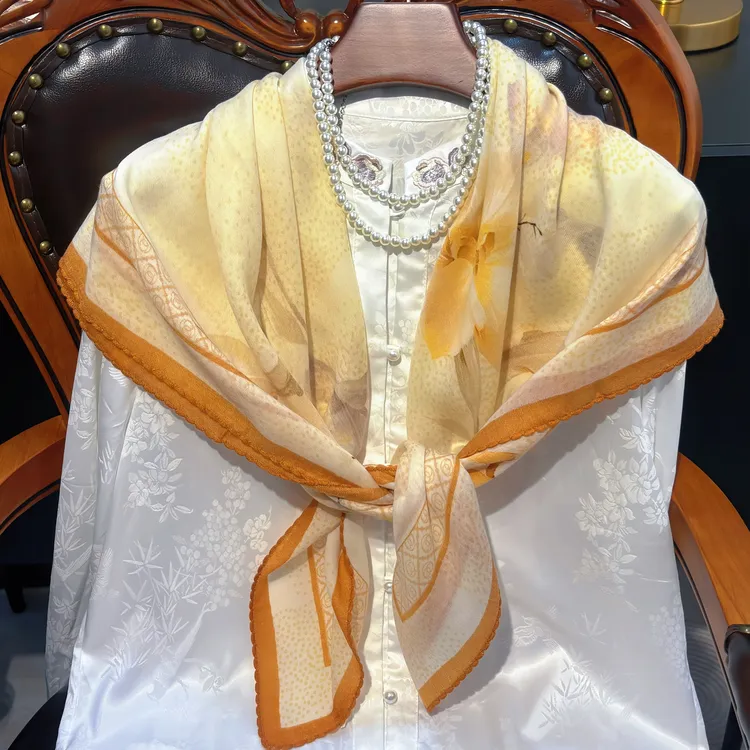 2025新款羊毛围巾女冬季高级感披肩外搭两用保暖秋季围脖妈妈礼品