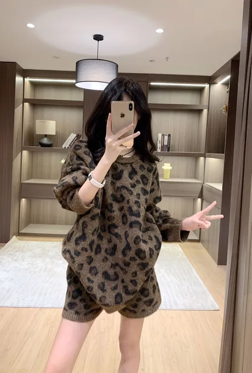 韩版复古慵懒风时尚套装秋冬宽松百搭豹纹打底针织短裤两件套装