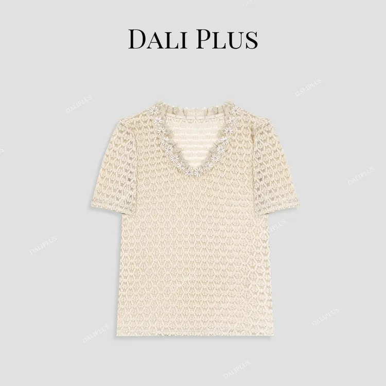 DALI PLUS手工钉珠花朵轻奢蕾丝木耳领气质短袖T恤衬衫-D5CH4143