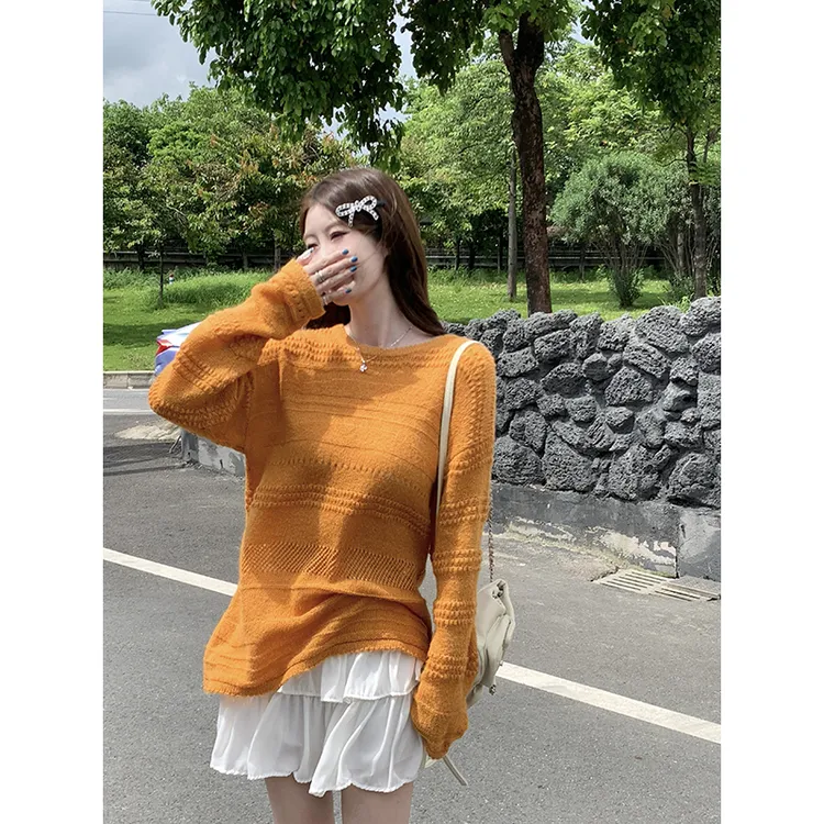 韩系穿搭白色提花肌理感圆领长袖T恤女春季修身显瘦内搭刺绣上衣