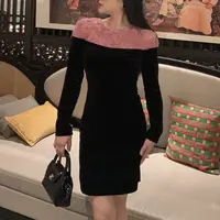 魅鹊 50779 【玫瑰花语】秋冬新款撞色花朵黑金丝绒气质连衣裙