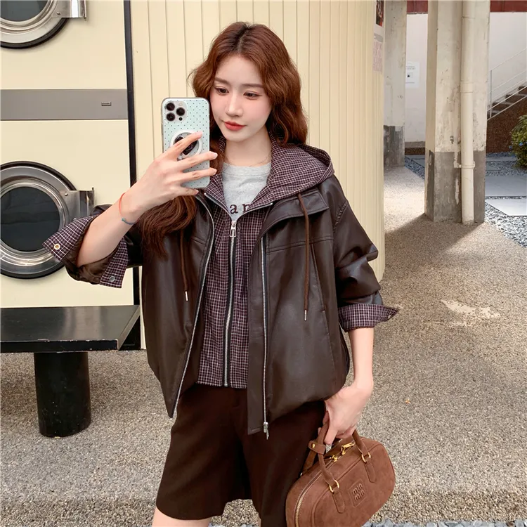 时尚百搭设计感个性上衣女2025秋季新款复古格纹拼接连帽皮衣外套