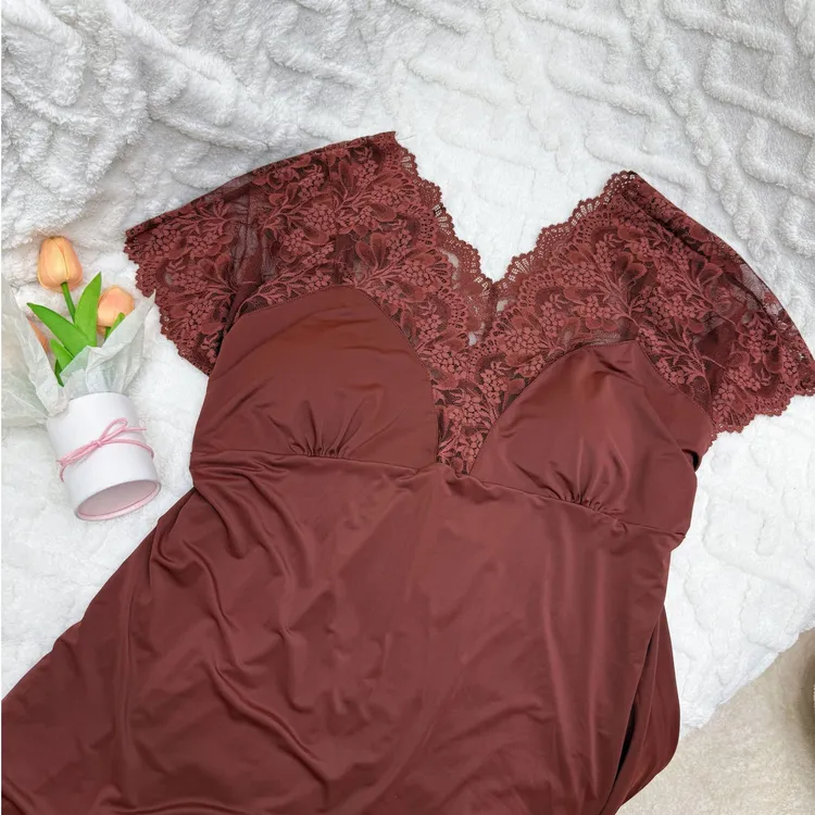 初初家性感纯欲蕾丝带胸垫夏季冰丝凉感女睡裙大码宽松显瘦可外穿
