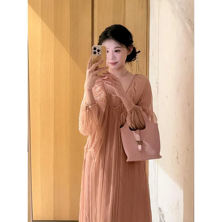 法式温柔风橘色雪纺连衣裙女2025秋季新款独特漂亮巨好看宽松裙子