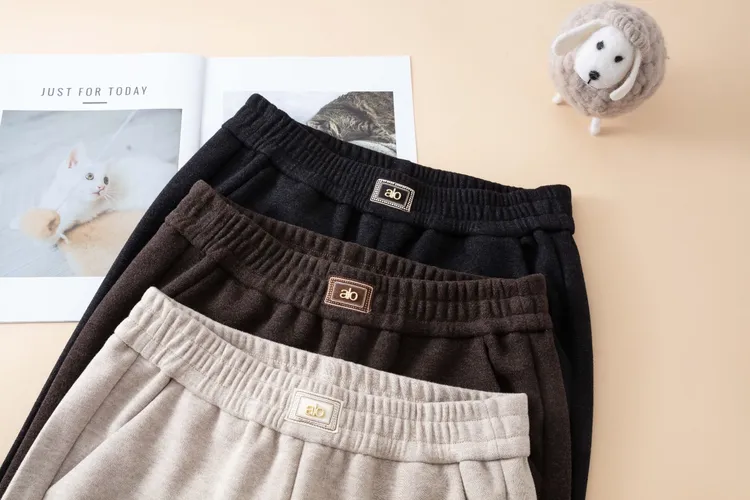 2025米窈冬季新款休闲百搭高腰显瘦宽松保暖珍贝羊绒直筒裤-9559